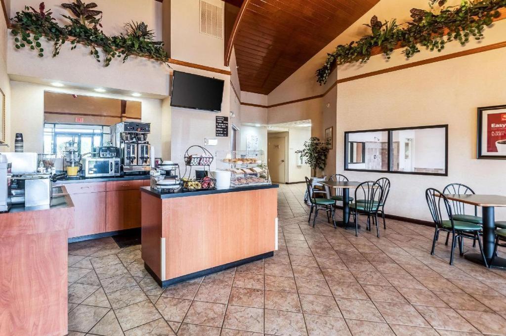 Econo Lodge Inn & Suites Middletown Ngoại thất bức ảnh