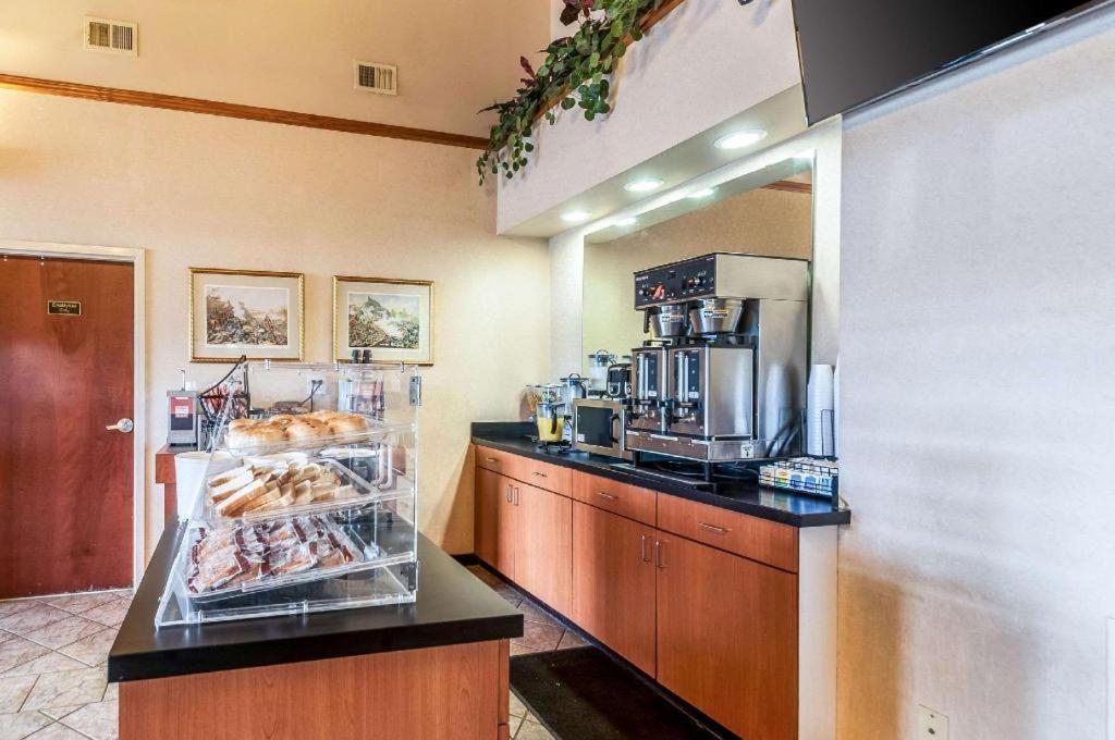 Econo Lodge Inn & Suites Middletown Ngoại thất bức ảnh